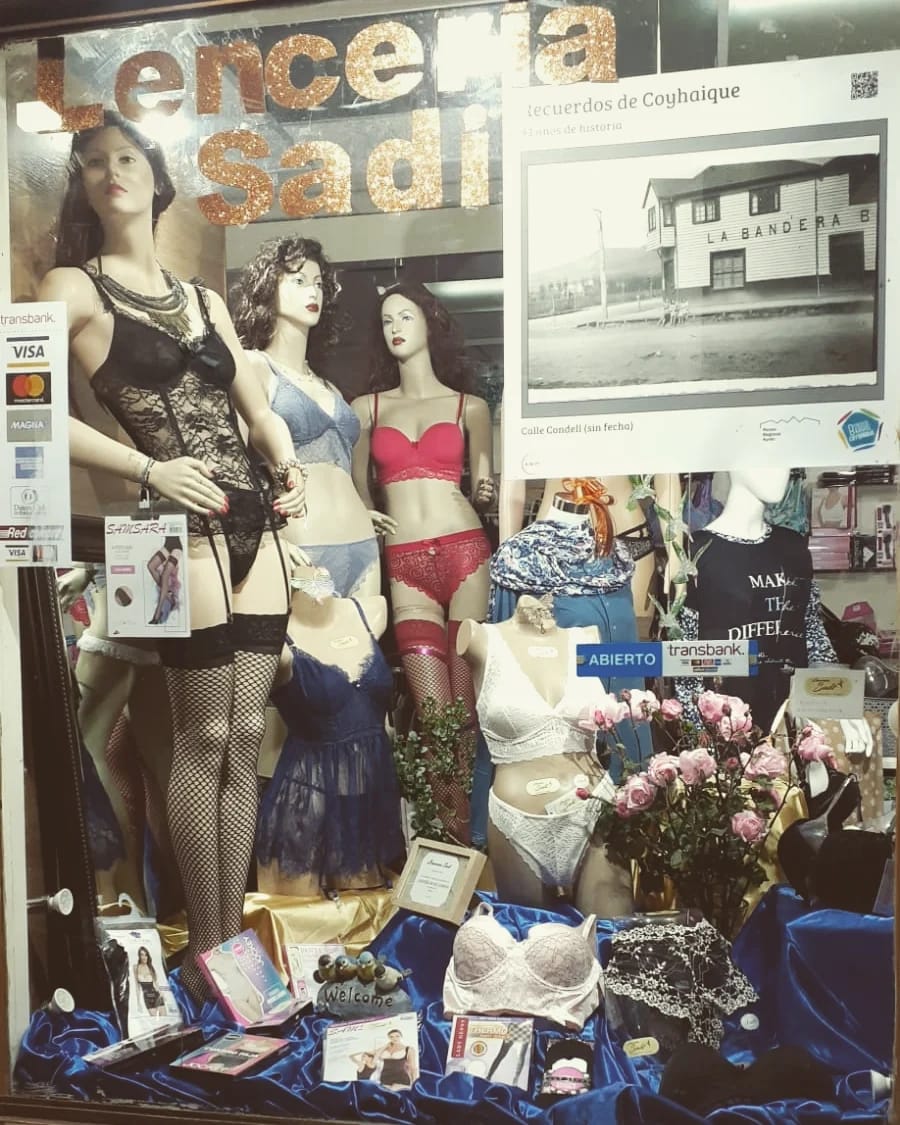 Vitrina principal de Lencería Sadi en Coyhaique